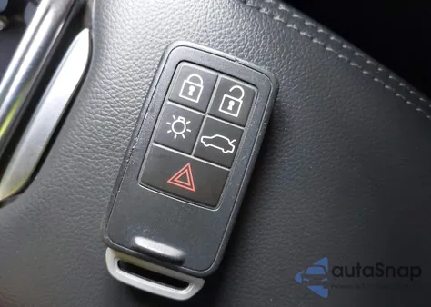 2016 Volvo V60 T5 Drive-E Premier from USA, damaged, VIN YV140MEK4G1296870